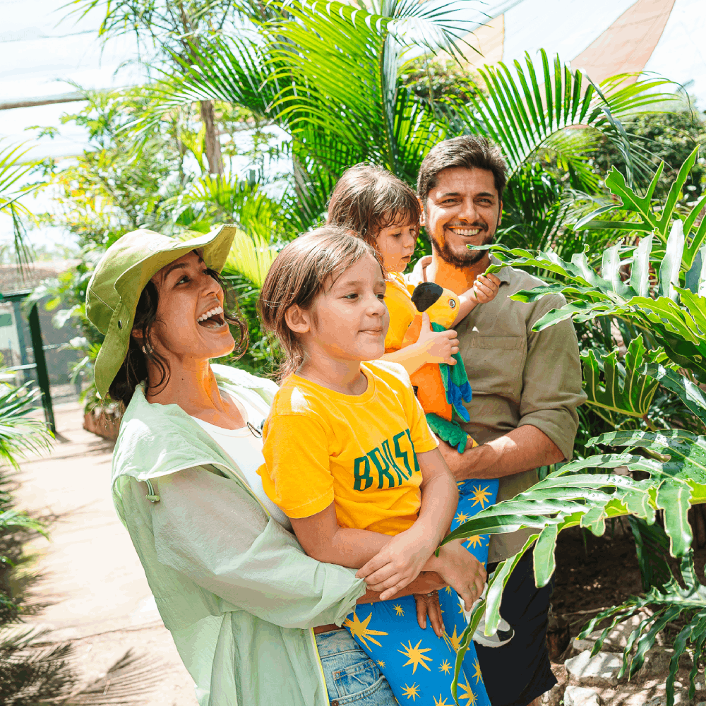 Bruno Gissoni e Yanna Lavigne com filhos na inauguração do Parque Arvorar, Beach Park