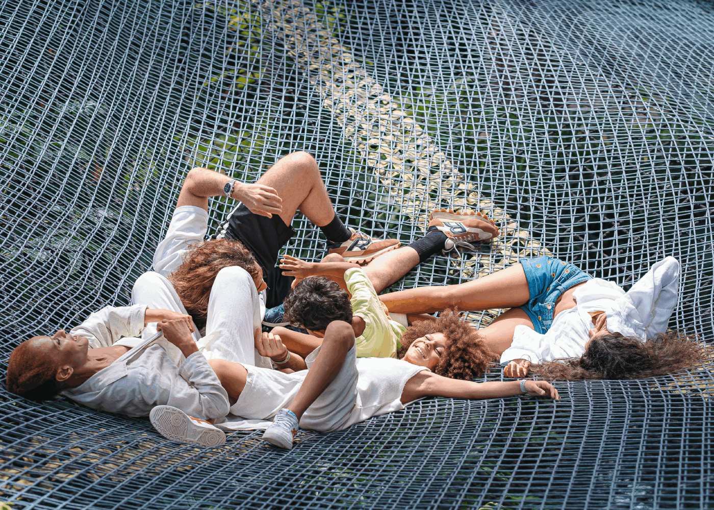 Aline Wirley e Igor Rickli com os filhos no Parque Arvorar